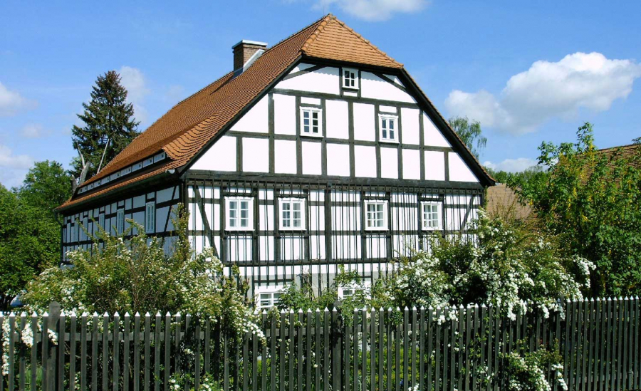 Wohnhaus-Straenfront_1498x914_Galerie